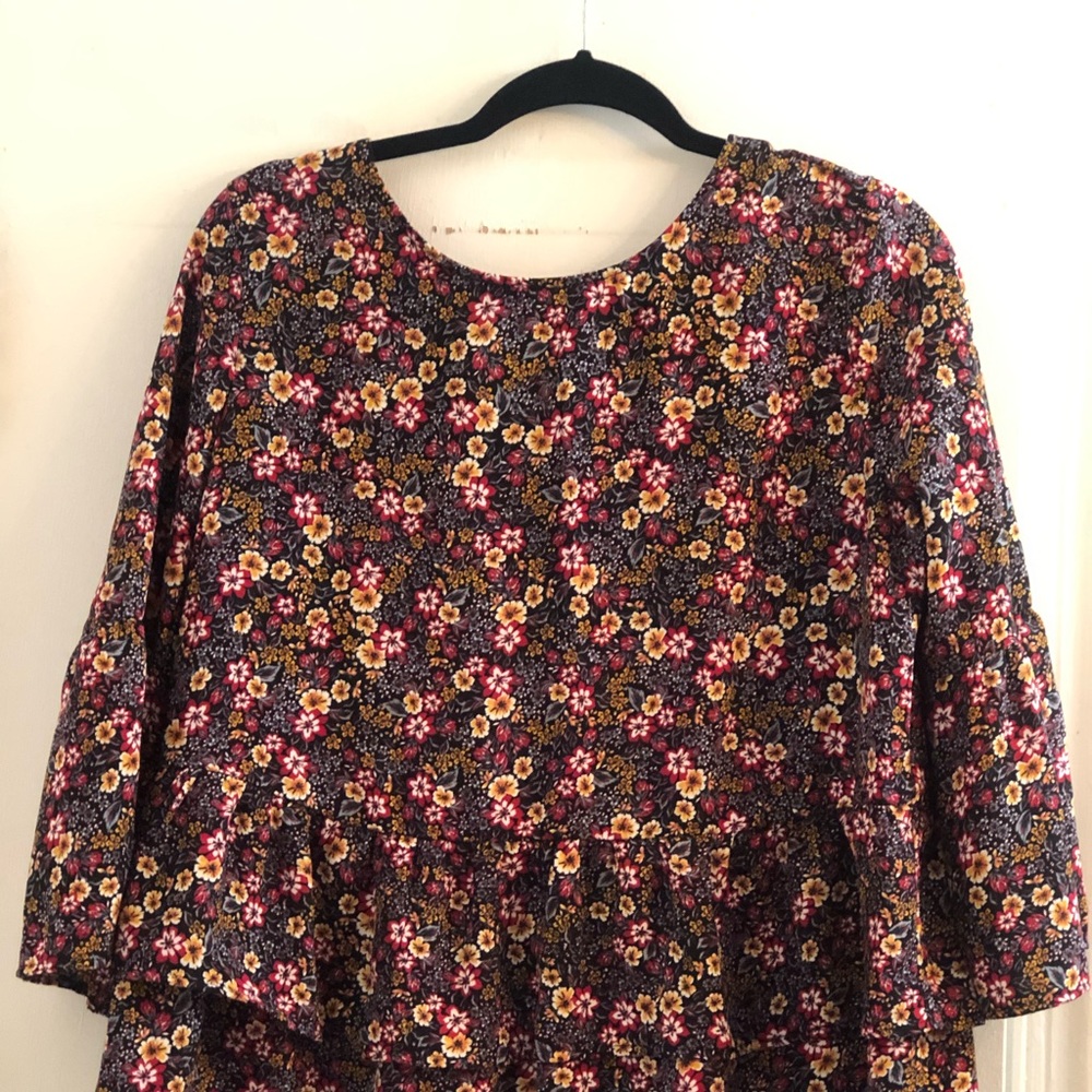 Floral Ruffle Blouse | Bell Sleeves | Size M